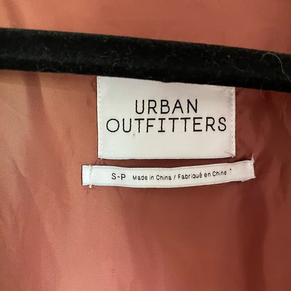 Urban outfitters bomber puffer coat. Barely worn. Zip up. - Picture 2 of 3